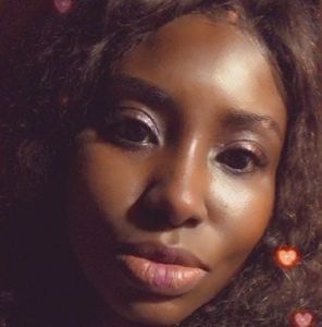 Meet your Posher, Leona